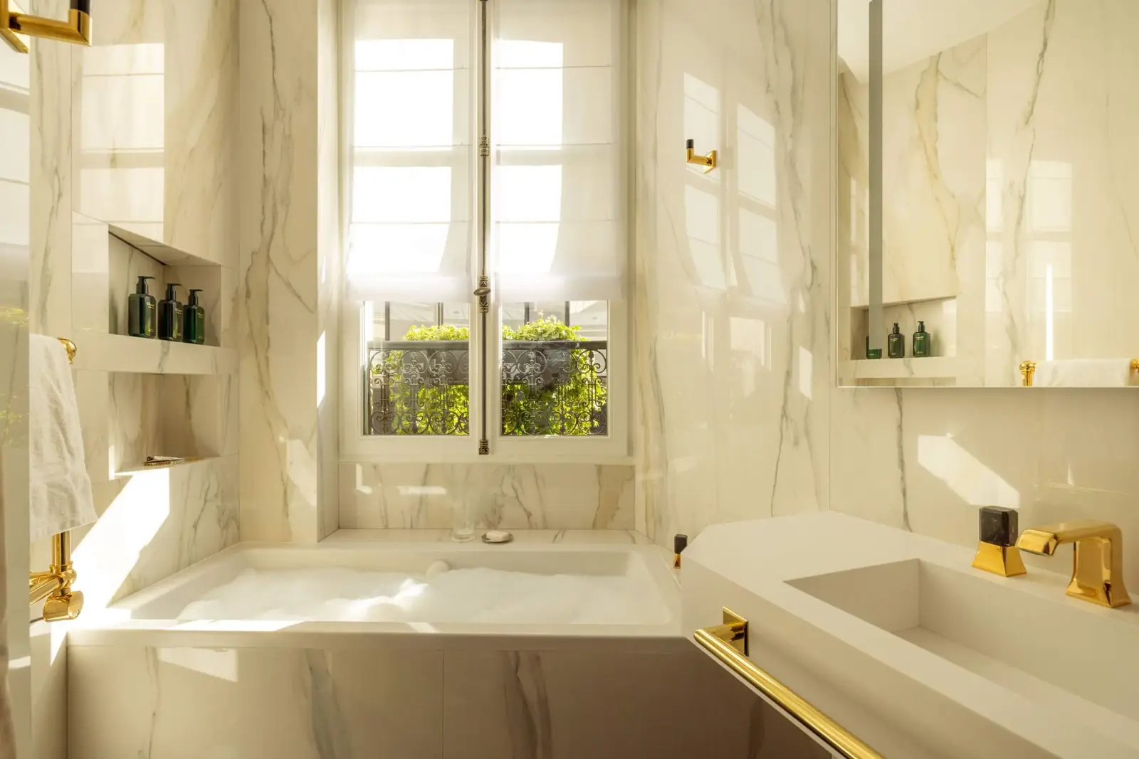 Bauchart Duplex Loft, the bath beneath the window — Maison Bauchart, Paris 8th