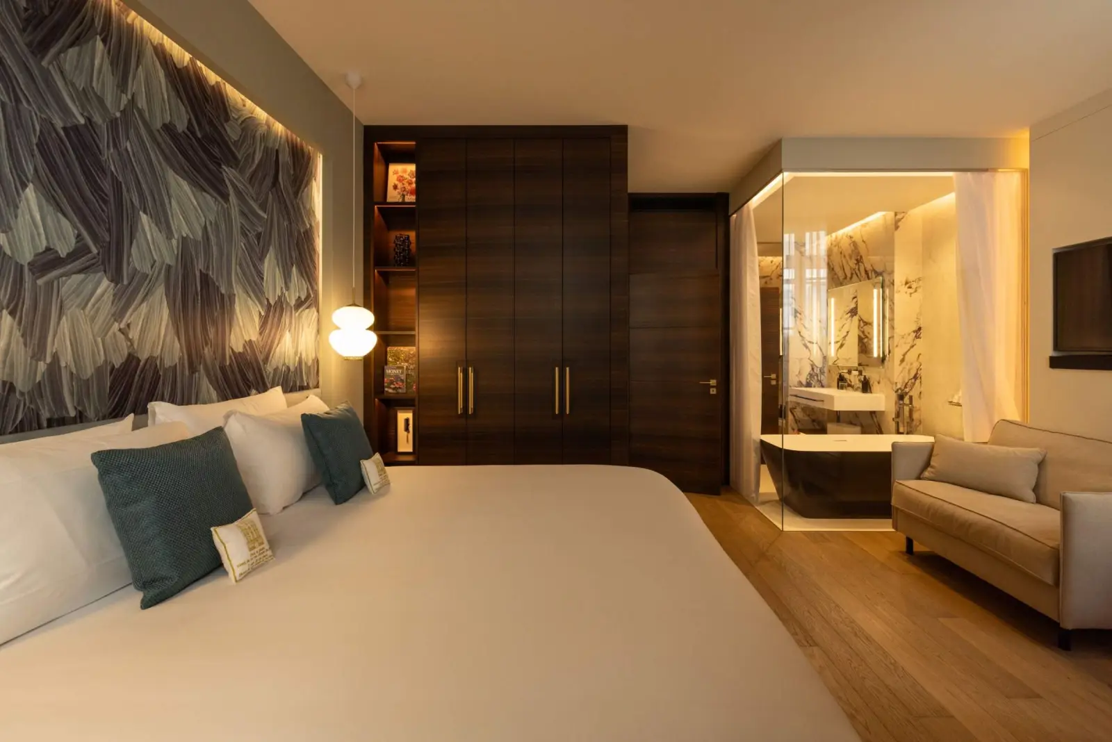 Chaillot Duplex Loft, the bedroom and glass cube — Maison Bauchart, Paris 8th