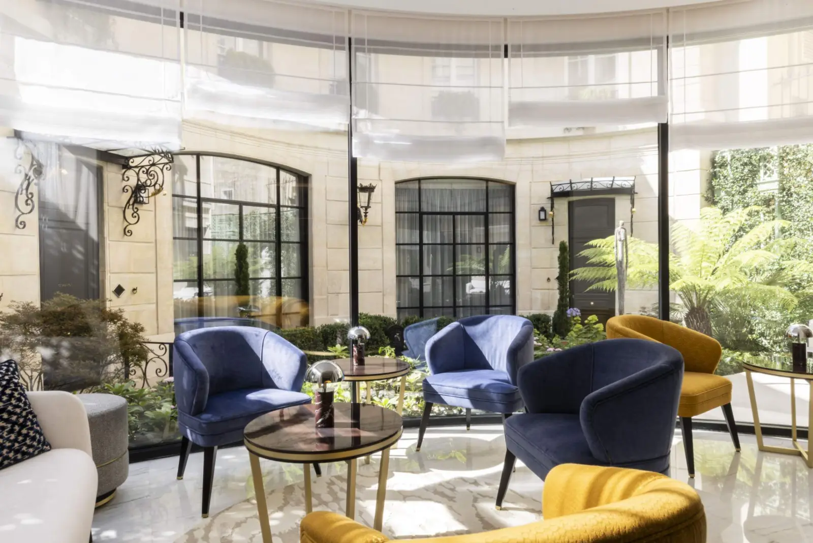 Le Salon and its winter garden on the courtyard — Maison Bauchart