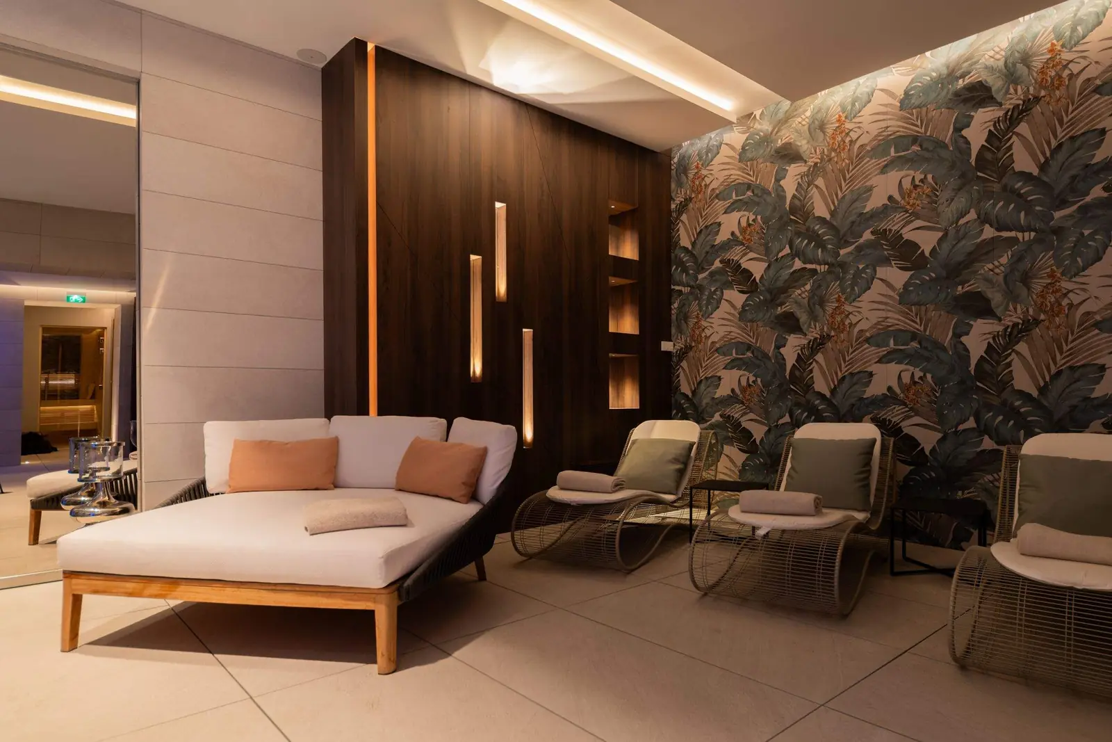 Spa relaxation room with daybed and jungle wallpaper — Maison Bauchart