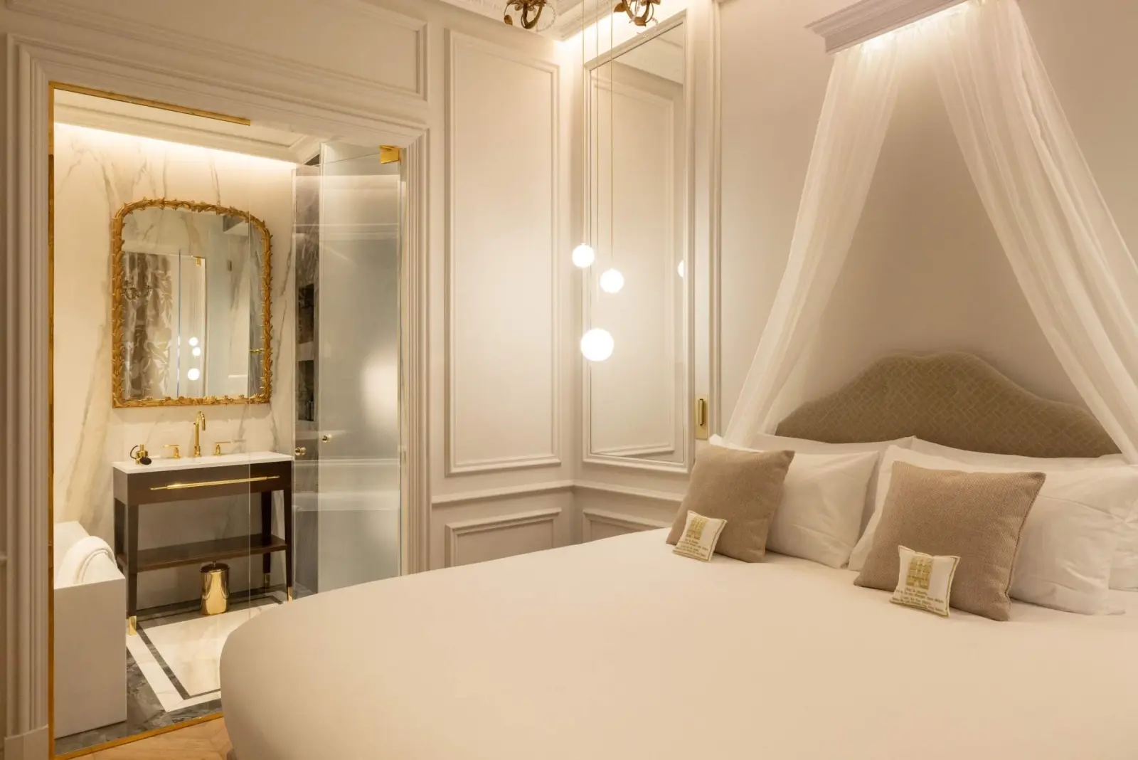 The canopy bedroom — Galliera Suite, Maison Bauchart