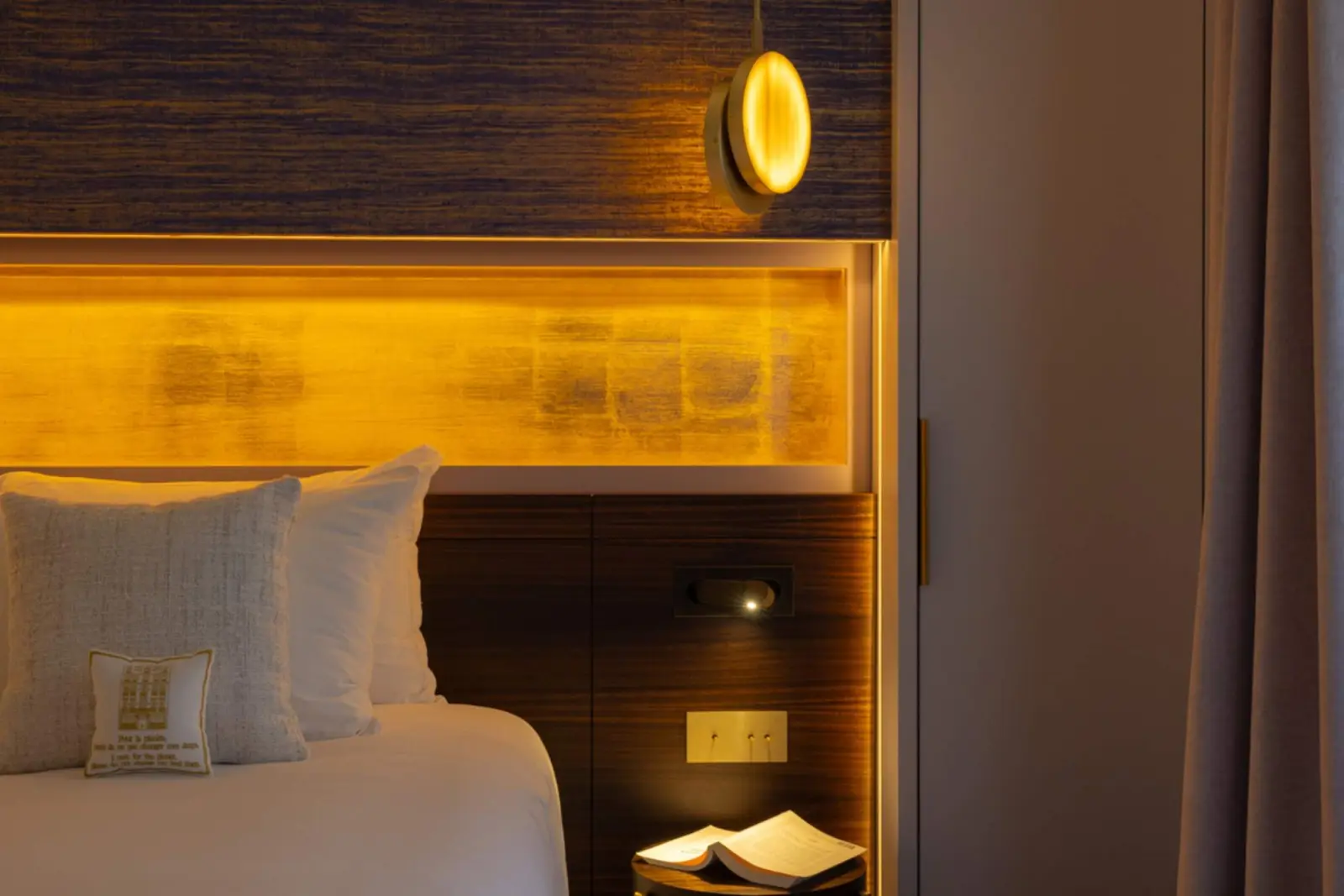 Montaigne Suite, the bedroom, lacquered headboard — Maison Bauchart, Paris 8th