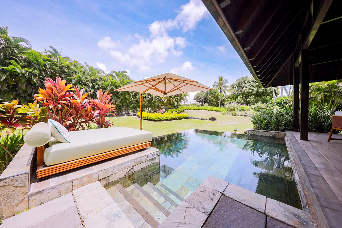 Daybed and private pool of a renovated Four Seasons villa at Anahita