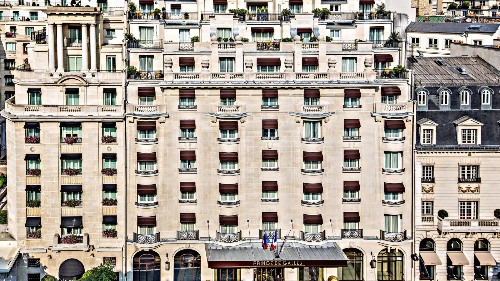 The Prince de Galles façade on avenue George V