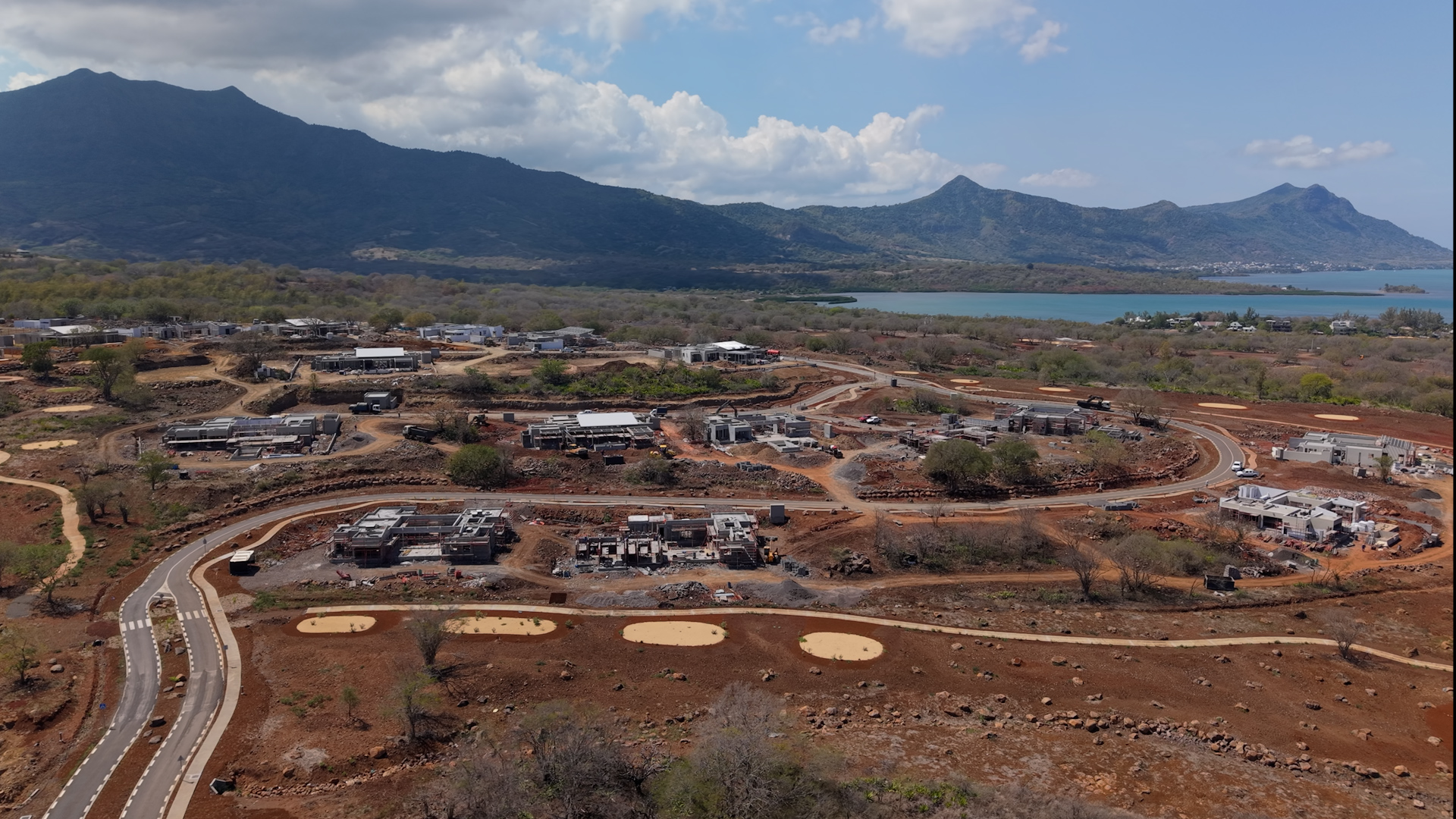 Harmonie construction — Golf greens being shaped
