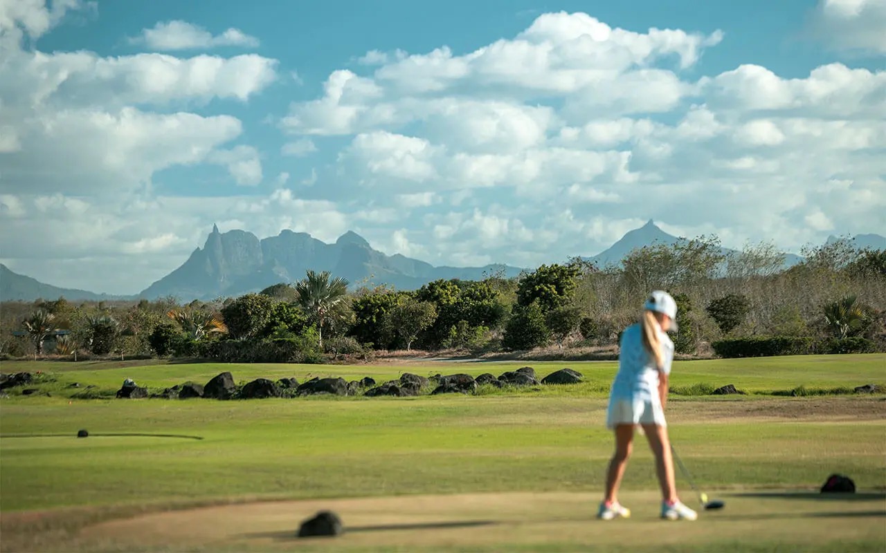 Mont Choisy — Golf against the mountains